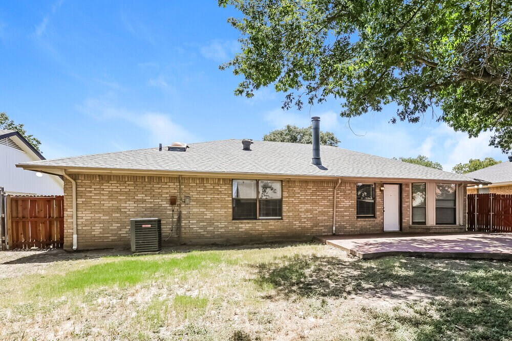 Building Photo - 3400 Meadowmoor St