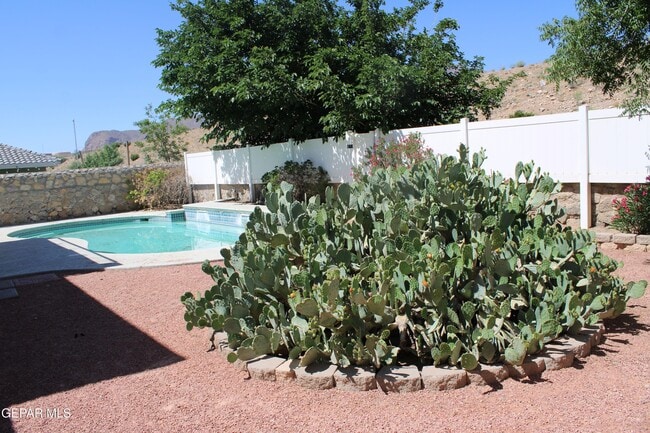 Building Photo - 4113 Loma Rosada Dr