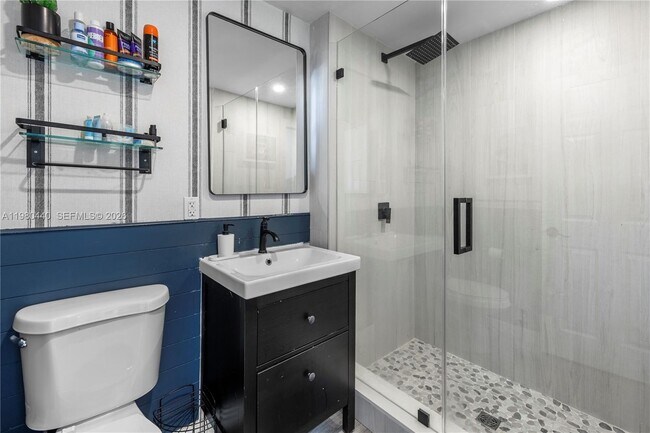 Building Photo - 1121 NE 85th St