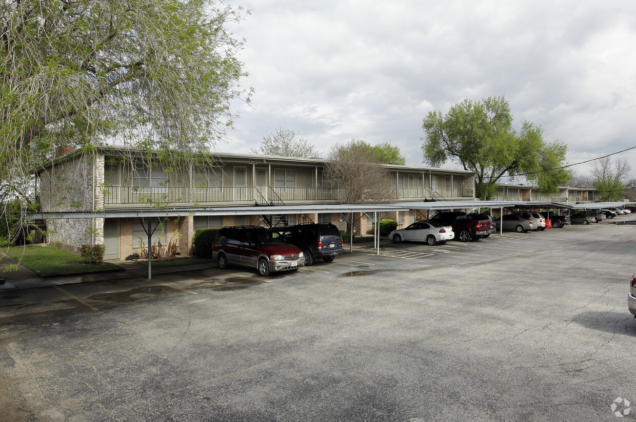 Pecan Valley Golf Club Apartments San Antonio