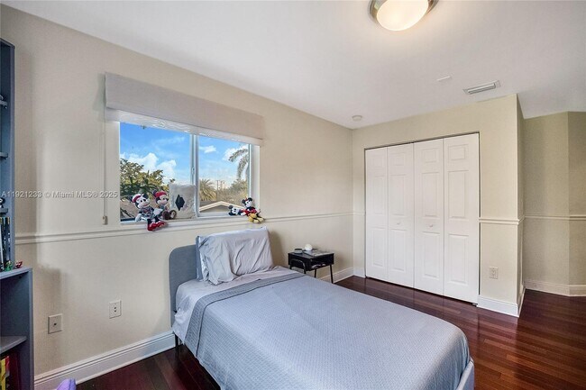 Building Photo - 10670 SW 77th Ave