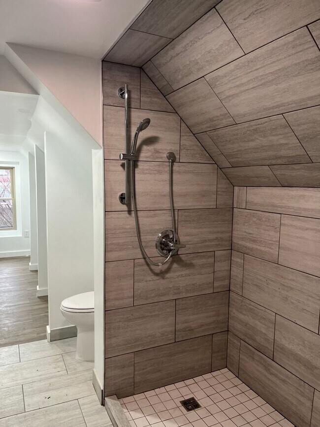 Building Photo - 1927 Scott St