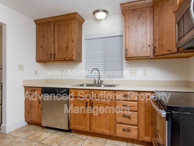 Building Photo - 765 Jepson Ave