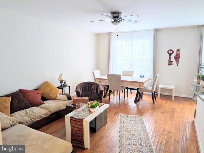 Building Photo - 9543 Center St