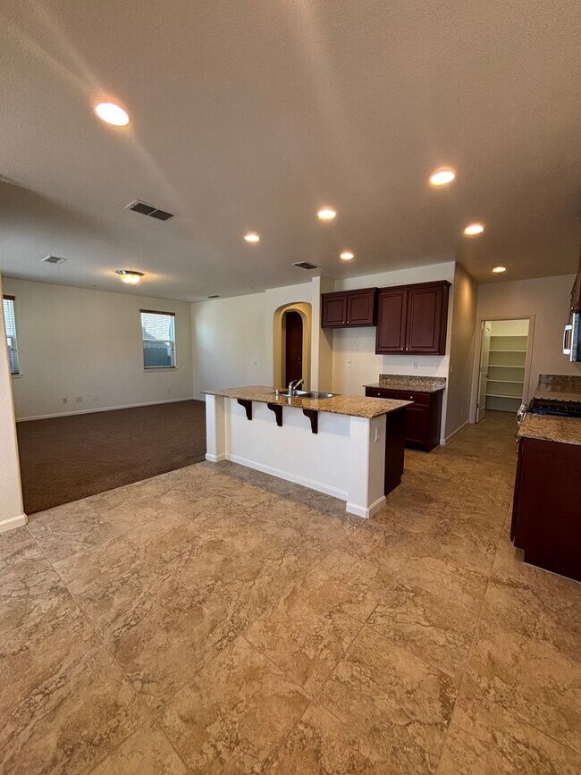 Building Photo - West Roseville Solar! 3 Bedroom, Plus den/...