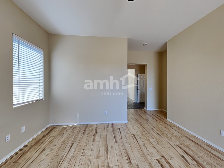 Building Photo - 15843 N 135th Dr