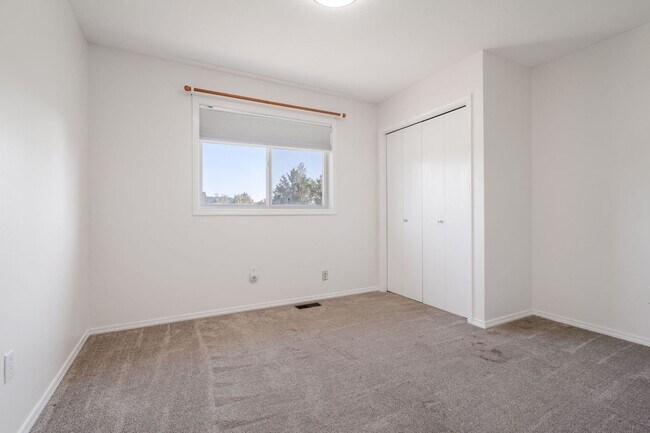 Building Photo - Spacious 4 Bed, 3 Bath Home | Central Vall...