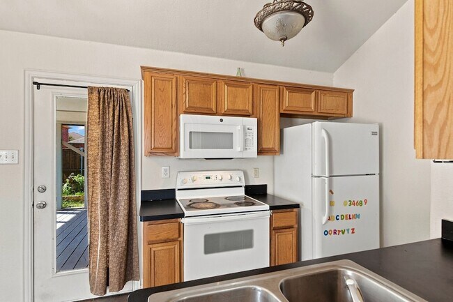 Building Photo - 616 Mustang Ct