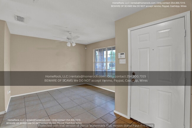 Building Photo - 3 Bedroom 2.5 Bath Available