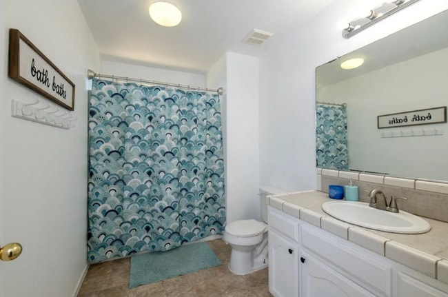 Building Photo - 1228 E Waterview St