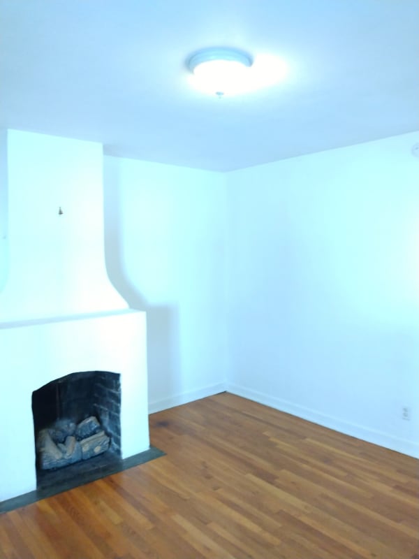 Building Photo - 433 E 23rd St