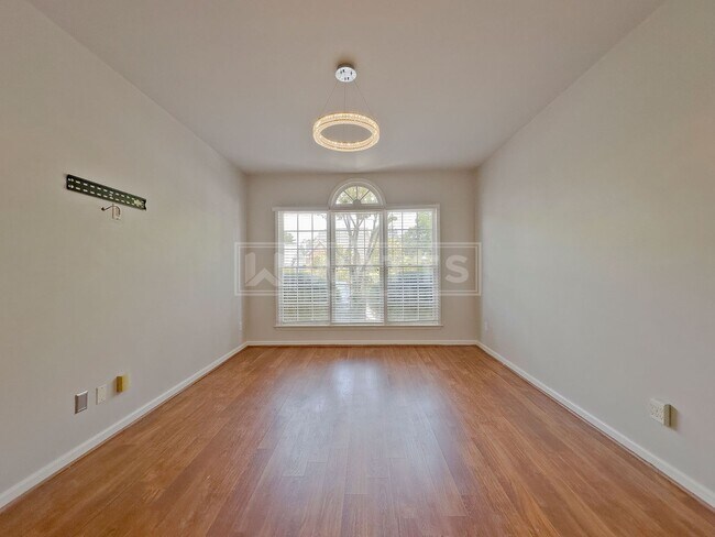 Building Photo - 2080 Stone Brook Dr