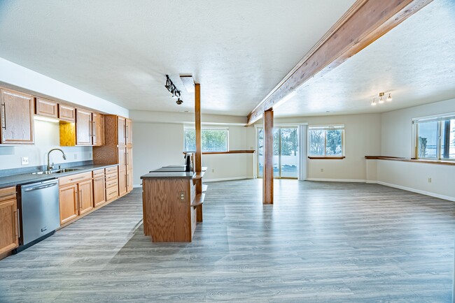 Building Photo - 10809 N McLaughlin Rd