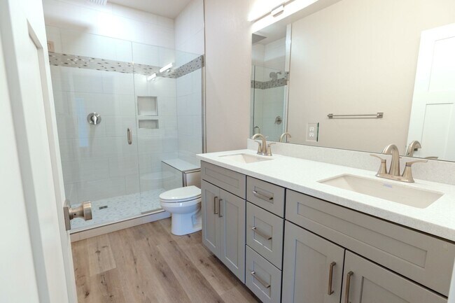 Building Photo - Beautiful 3 Bed/ 2 1/2 Bath Townhomes