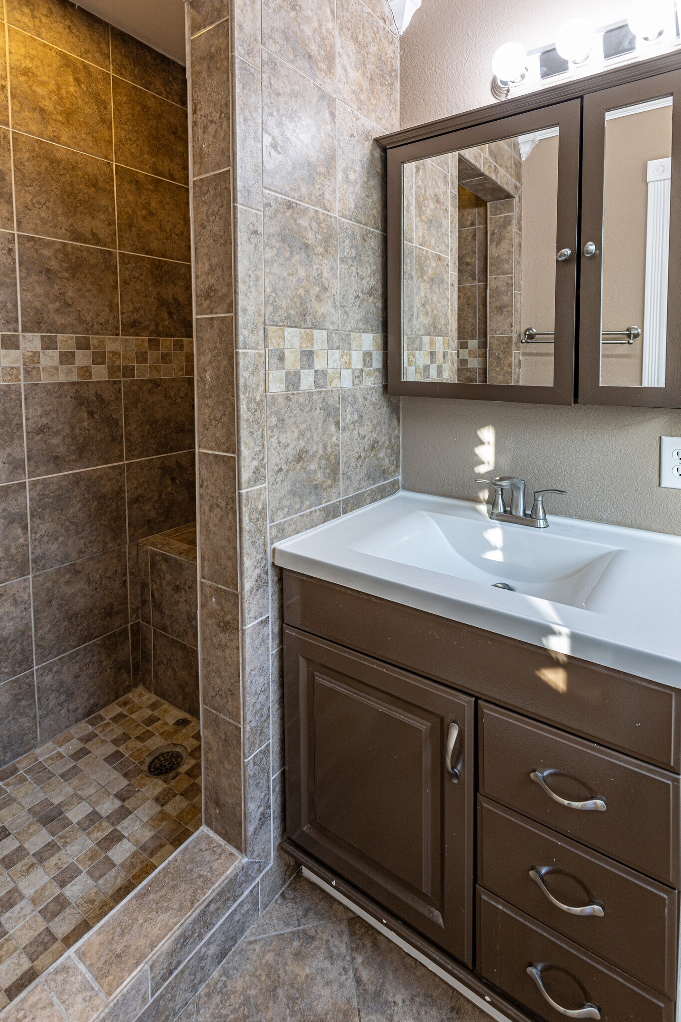 Building Photo - 1937 S Fulton Ave