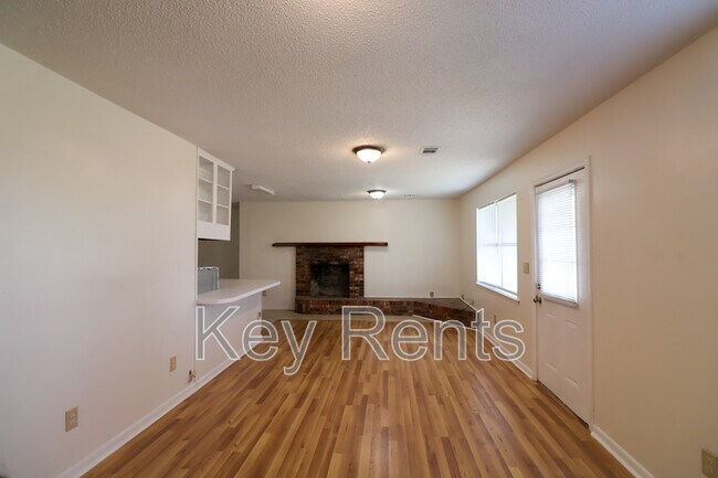 Building Photo - 4679 Bradley Dr