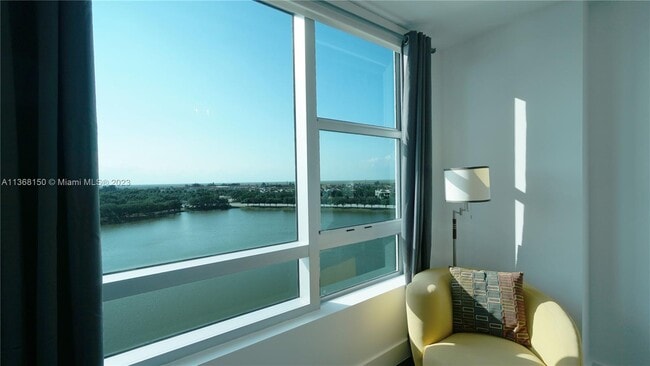 Building Photo - 2641 N Flamingo Rd