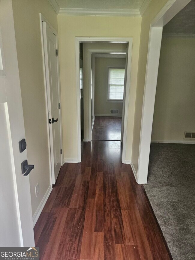 Building Photo - 1148 Marifran Dr SW