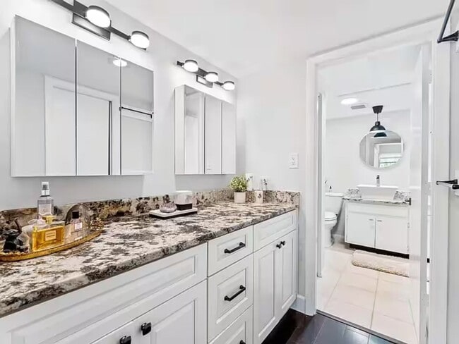 Building Photo - 3700 S Osprey Ave