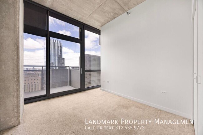 Building Photo - 235 W Van Buren St