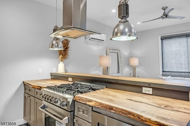 Building Photo - 10 McCready's Alley