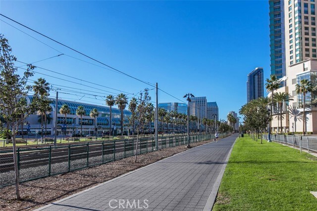 Building Photo - 525 11th Ave