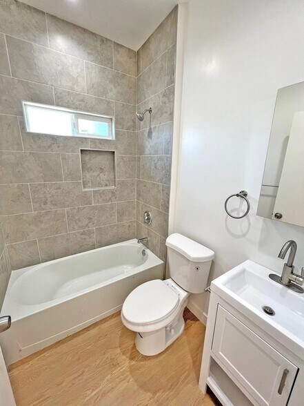 Building Photo - 3919 1/2-31-2 Mont Clair St