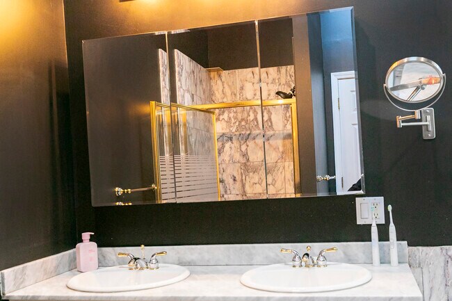 Building Photo - 9535 Osceola Ave