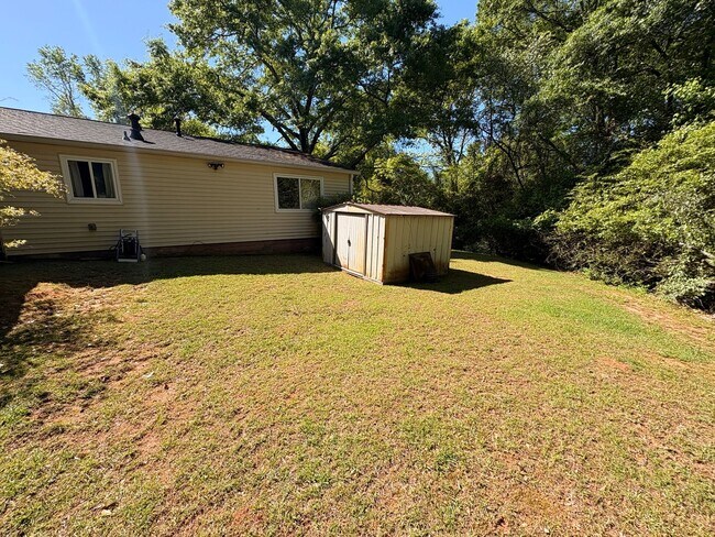 Building Photo - Charming 3 bed/2 bath Eastside Ranch w/ Potential early move in!