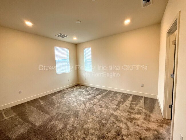 Building Photo - 2090 Daimler St
