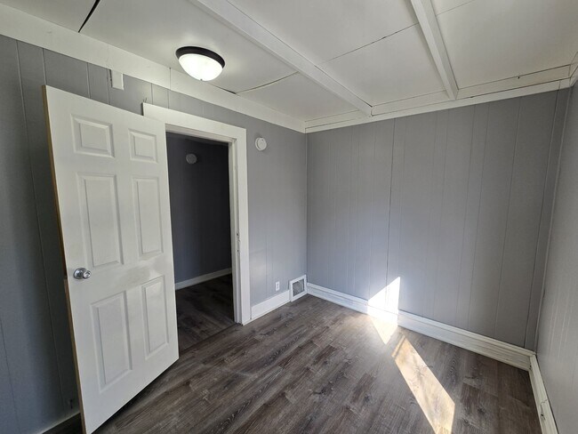 Building Photo - 415 Adams St