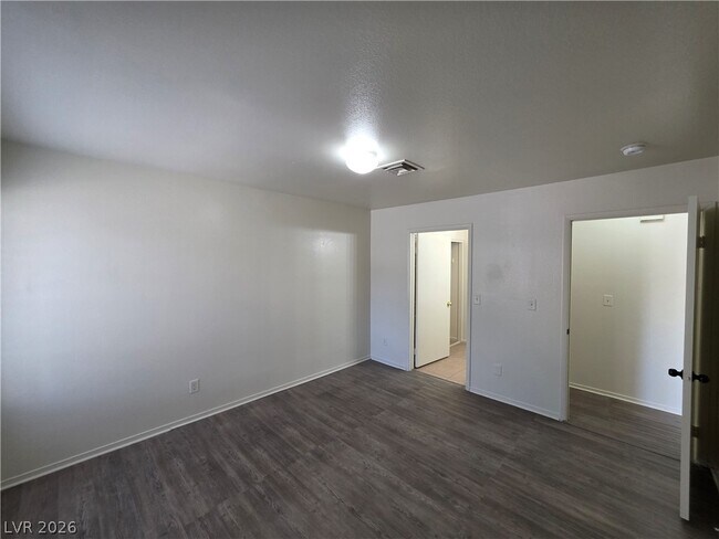 Building Photo - 4865 S Torrey Pines Dr