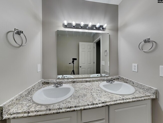 Building Photo - 149 Fox Grove Cir