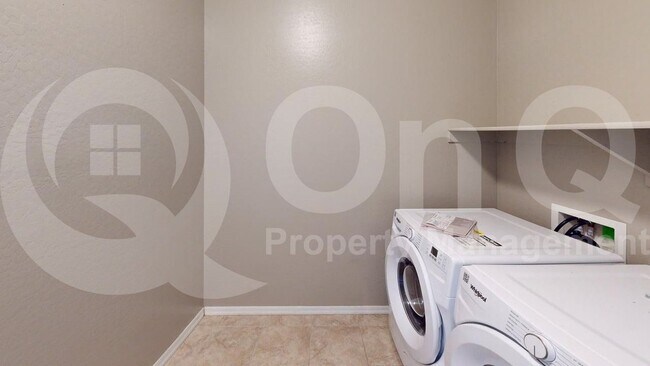 Building Photo - 14425 W Dahlia Dr