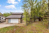 Building Photo - 3427 Lakewood Ln