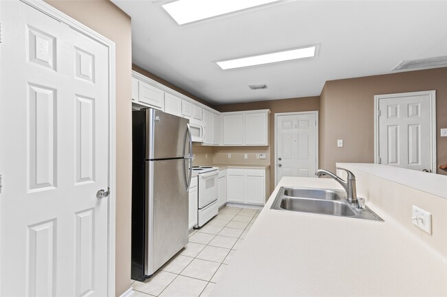 Building Photo - 51 Marble Rock Pl