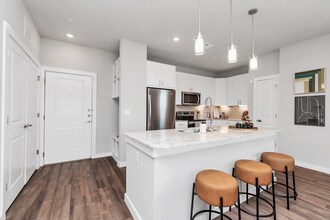 Building Photo - 2 Bed for $1,845 + 2 Months Free & $500 Lo...