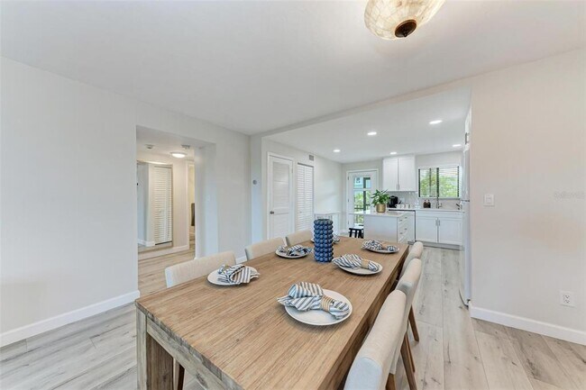 Building Photo - 350 S Polk Dr