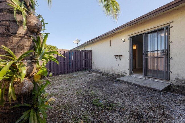 Building Photo - 28147 SW 142nd Ct