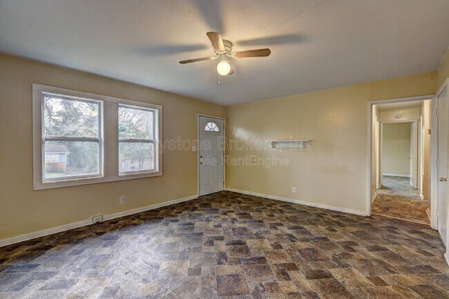 Building Photo - 2477 Thrasher Ave