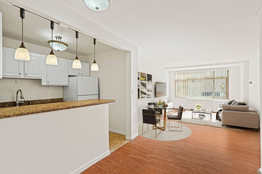 Sun drenched unit ! - 2401 H St NW