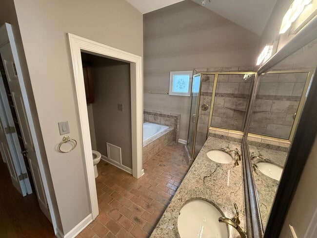 Building Photo - 765 Sweetbrier Rd