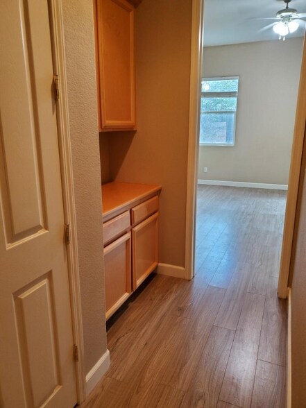 Building Photo - 124 Westlake Ct