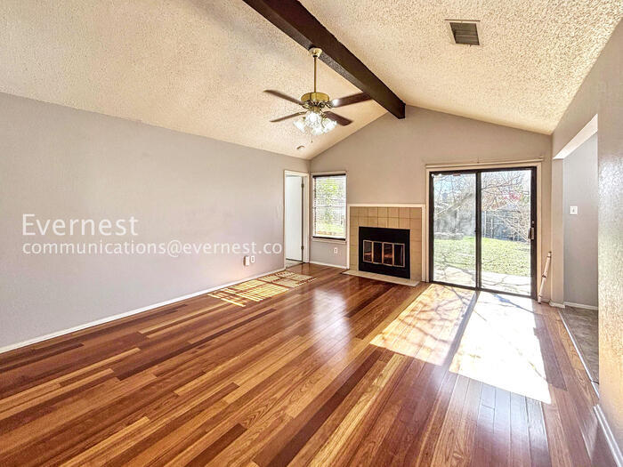 Building Photo - 915 Pyegrave Pl