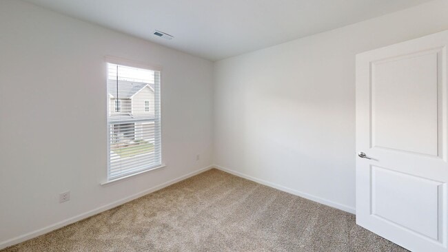 Building Photo - Immaculate New Townhome in Pringle Towns