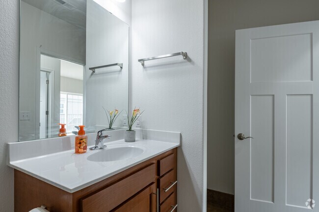1BR, 1BA - 1,022SF - The Sanctuary at Cherokee Point