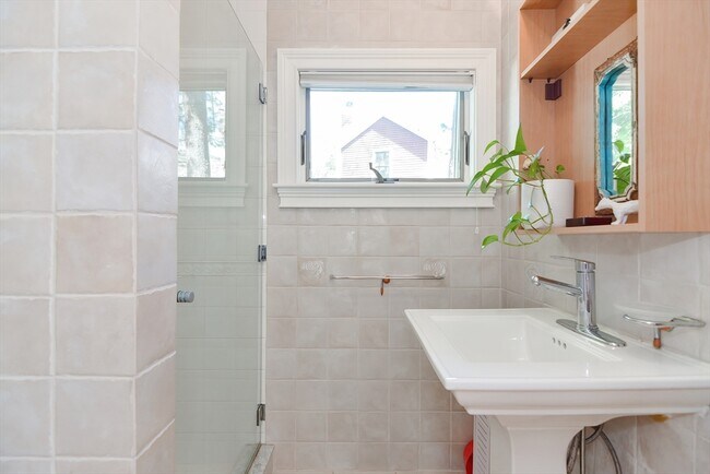 Building Photo - 3 Forest St