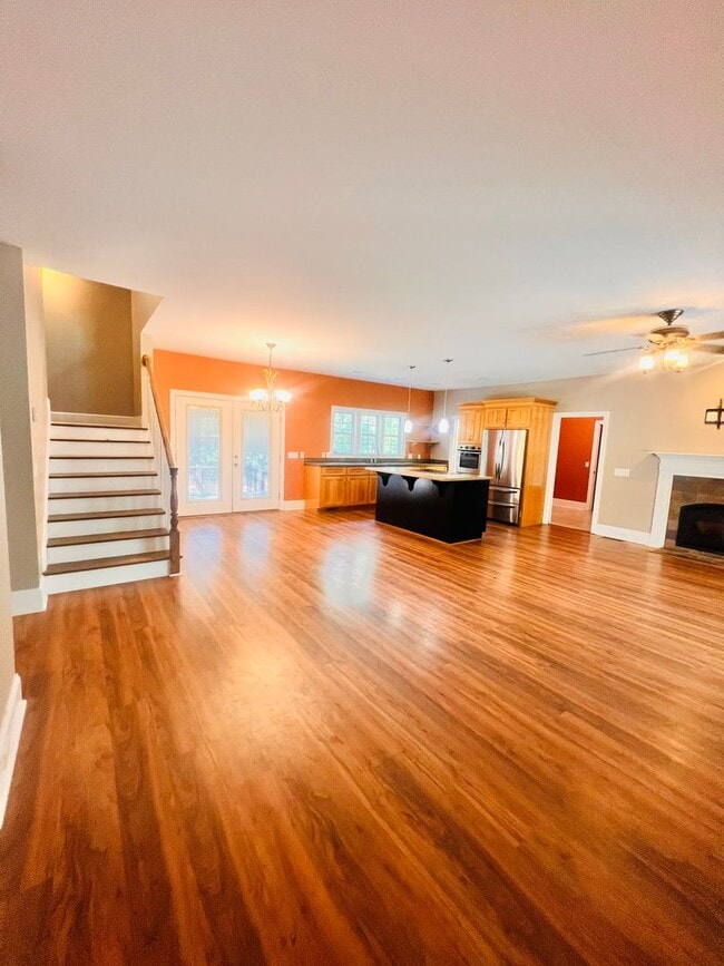 Building Photo - Tucked Away 3 Bedroom Gem on Private Road ...