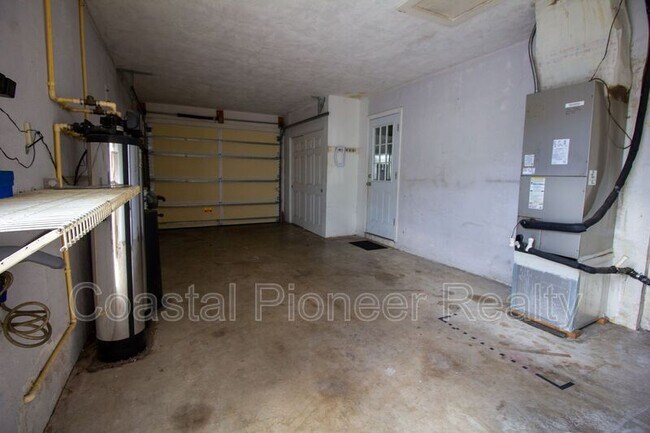 Building Photo - 10760 62nd Ave N