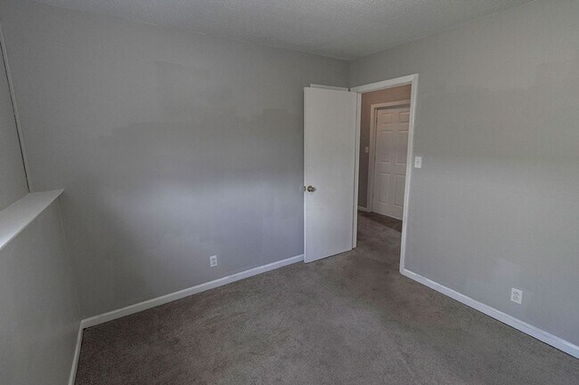 Building Photo - 7217 N Moberly Dr